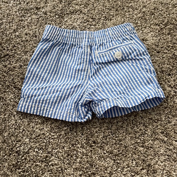 Gap seersucker shorts. 6-12 months. - Picture 3 of 3